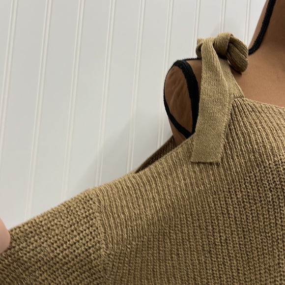 NWT! Adjustable Off Shoulder Khaki She and Sky Sweater! Size large - Picture 2 of 6